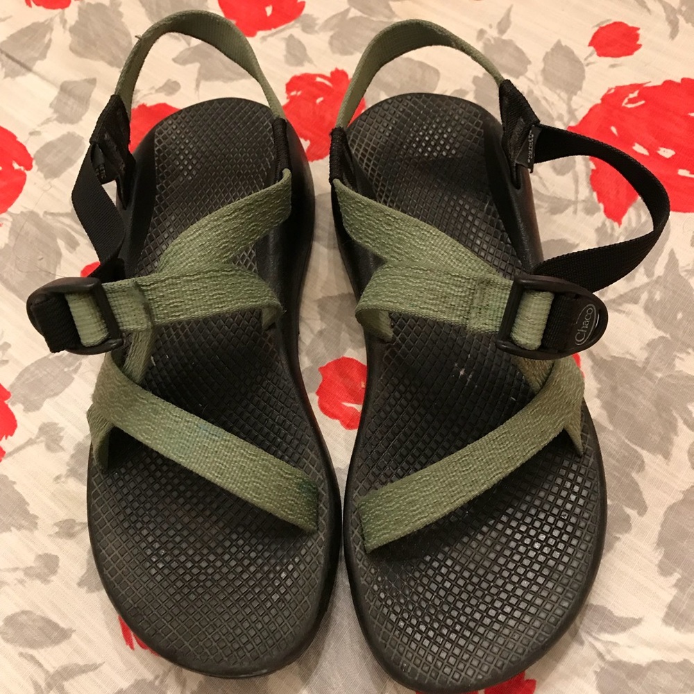 Women’s Chacos—green size 10
